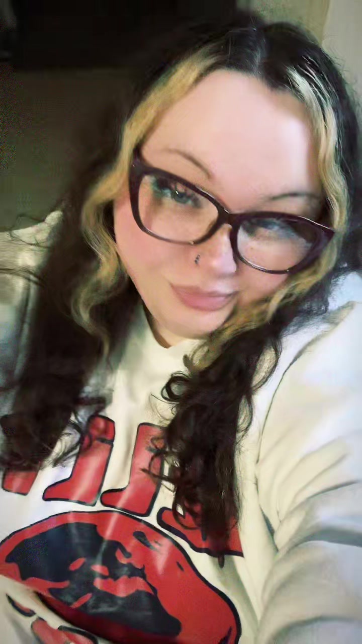 @EᒪIᘔᗩᗷETᕼᖇOᔕE🥀