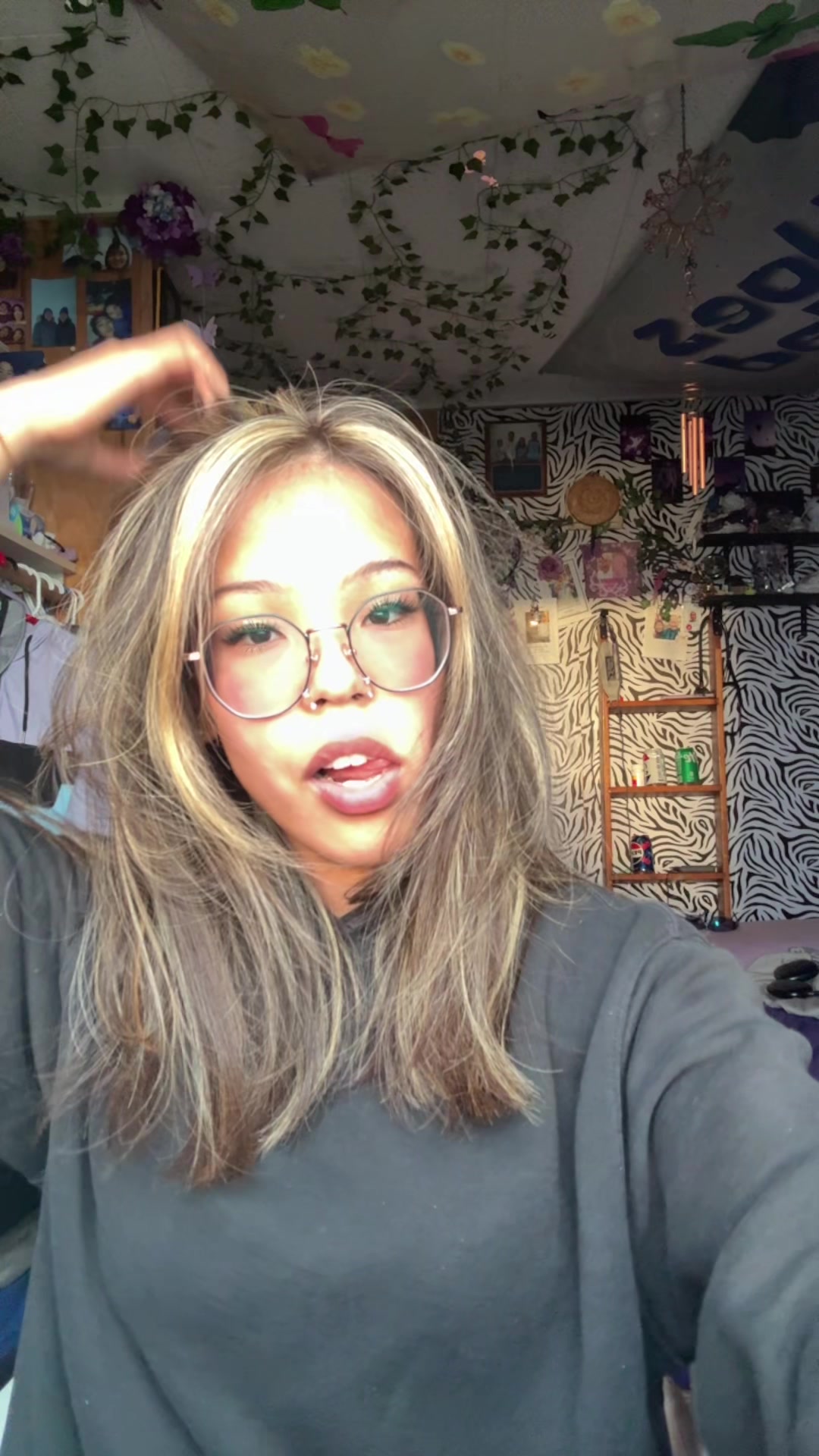 @𝚊𝚗𝚍𝚒 : )