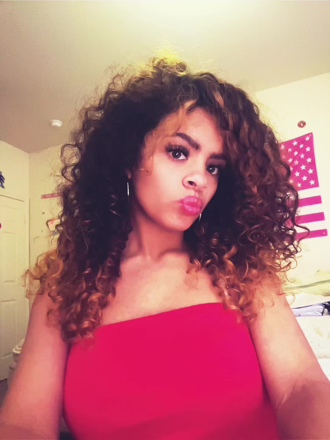 @𝗱𝗲𝗺𝗶