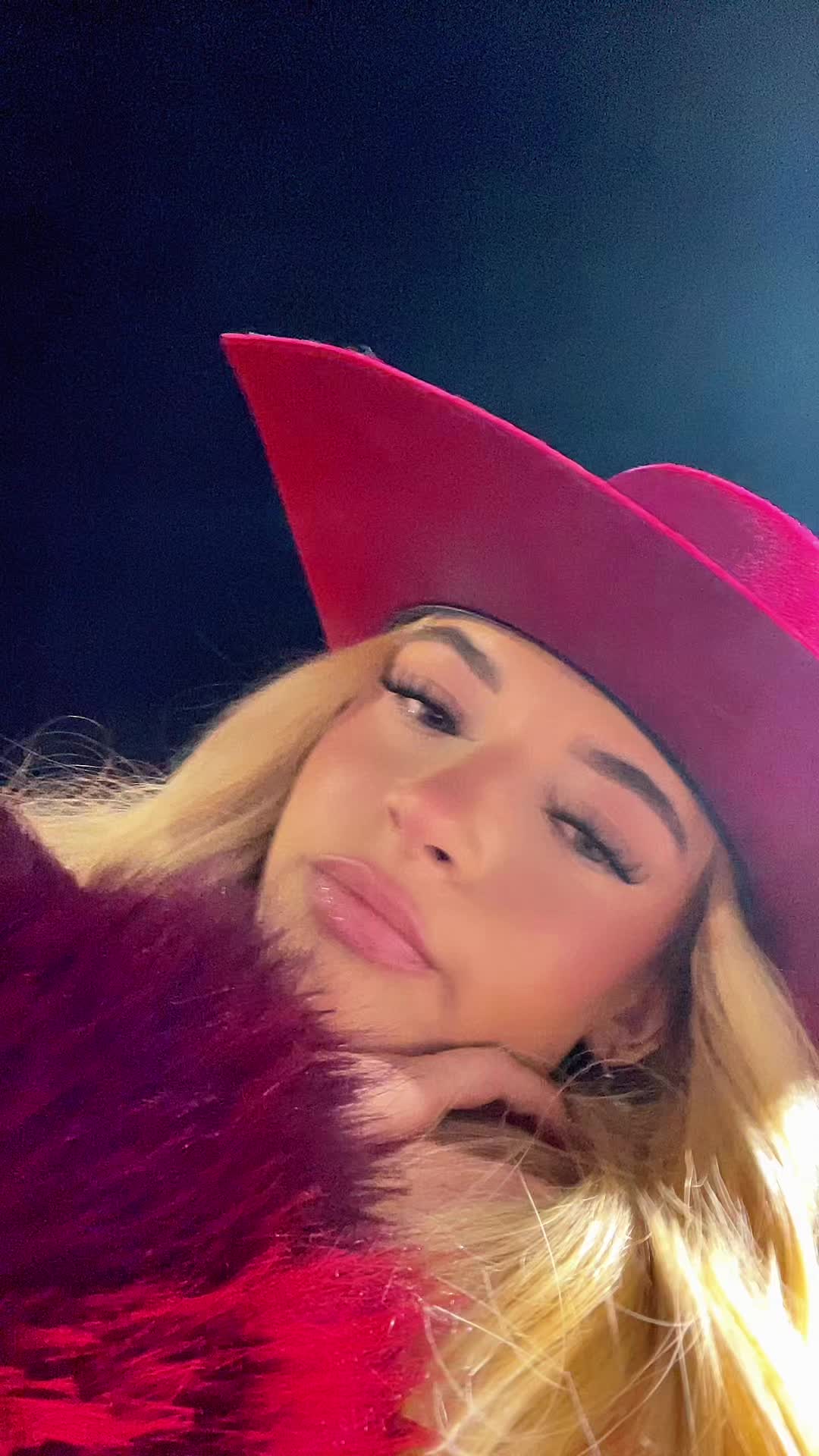 @Elle🍒🧸🪩