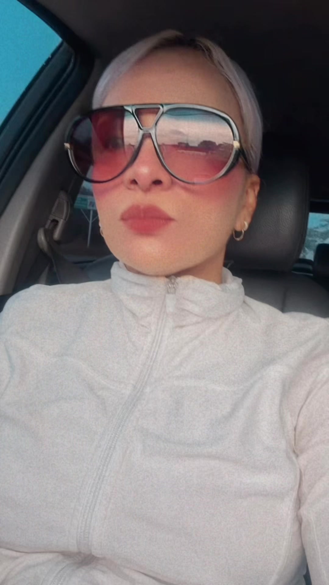 @Vecky25
