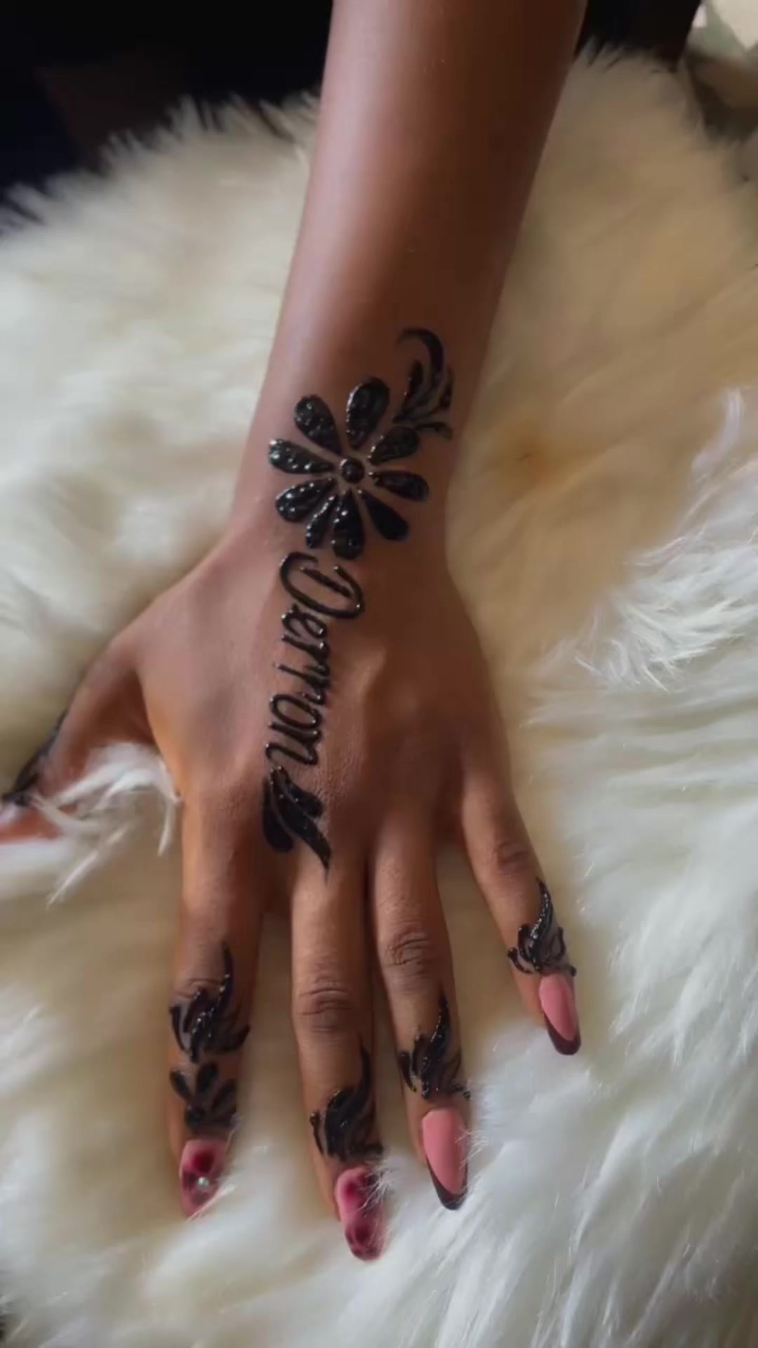 @Raheenahs.Henna