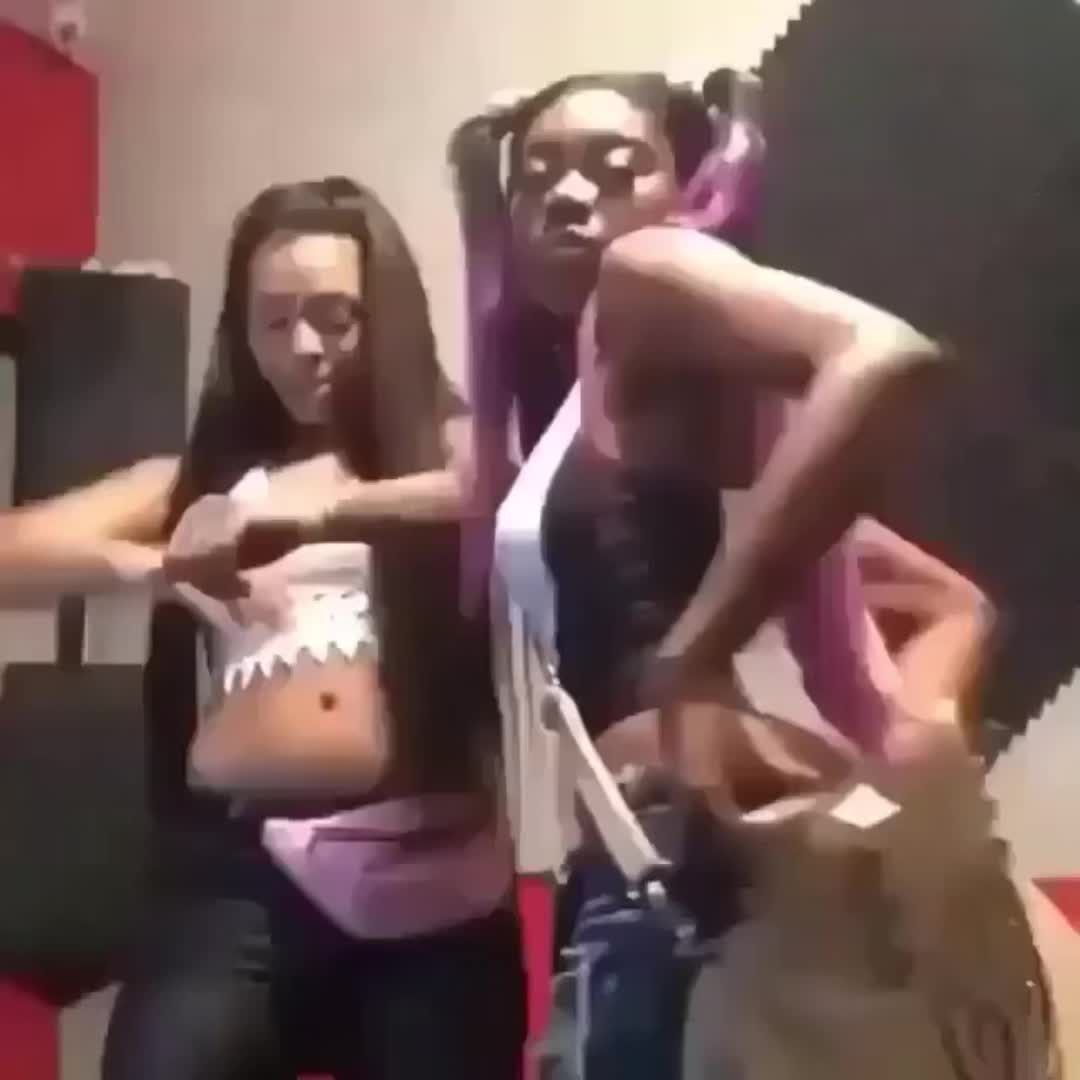 @𑣲.
