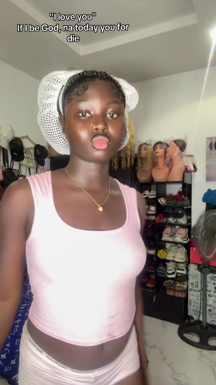 @Pink lip vendor in Warri ๐๐