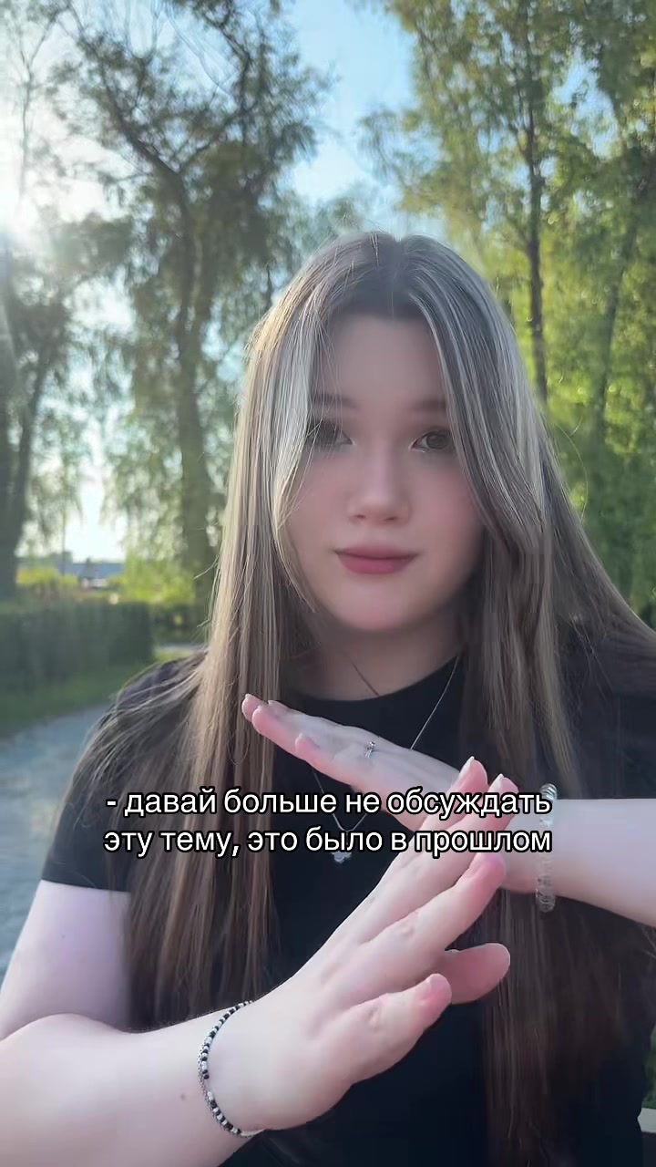 @^_<