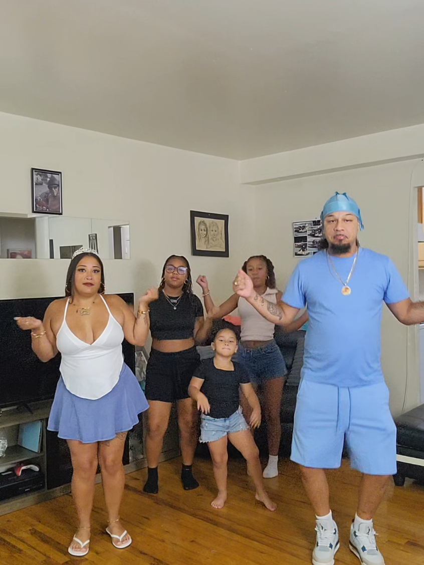 @FAMIILIAA !!🤴