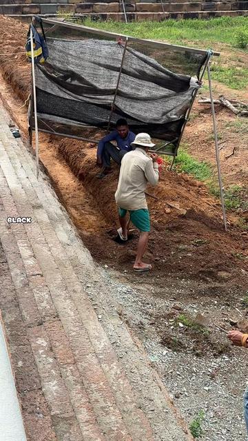 @គុជ ខ្មៅ