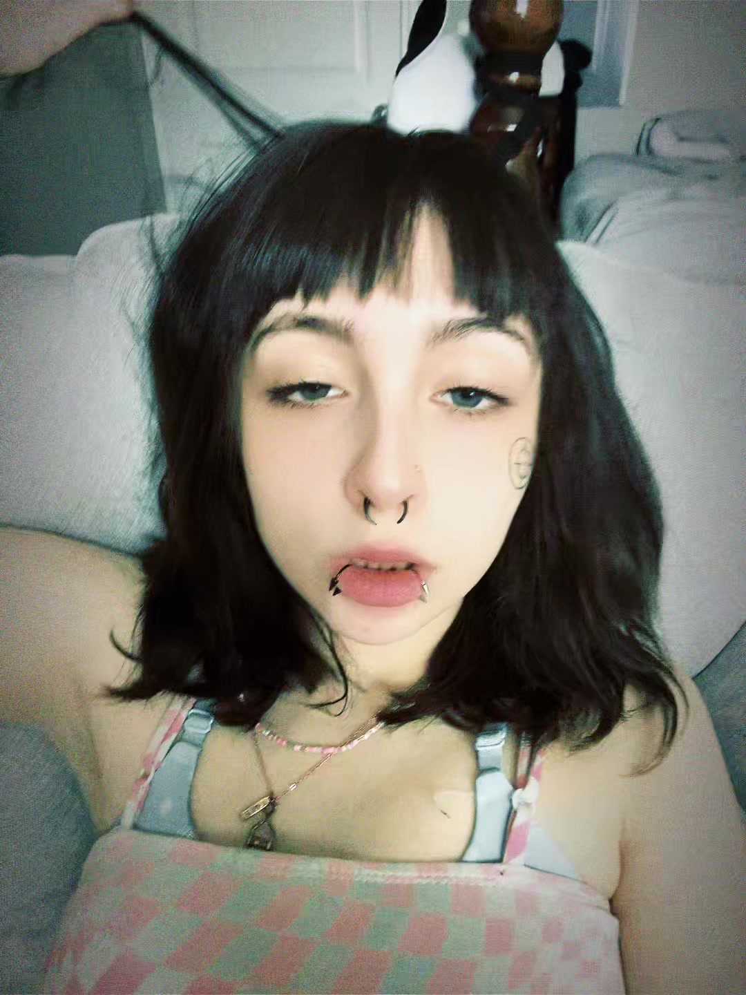 @️