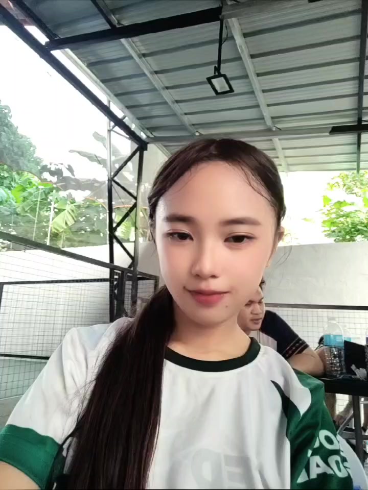 @Loraine