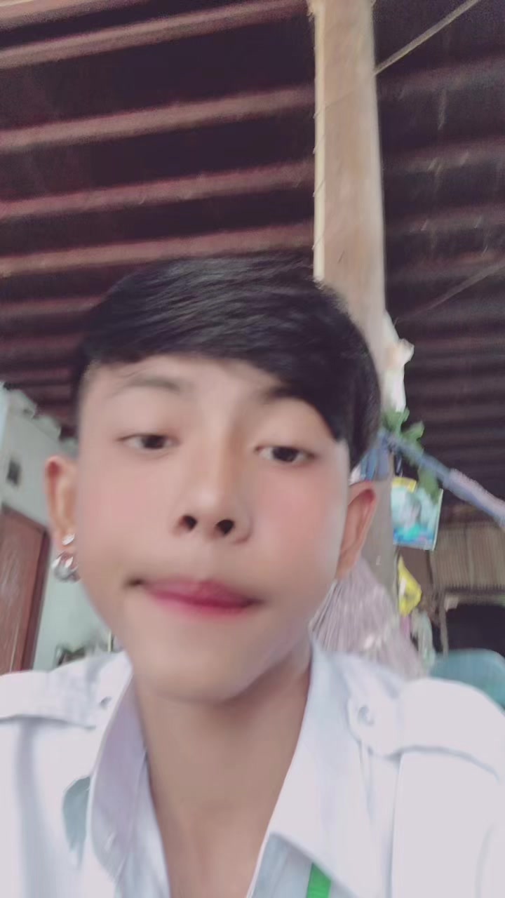 @បុរសល្អជាងគេលើលោកគឺបងត្រា😕