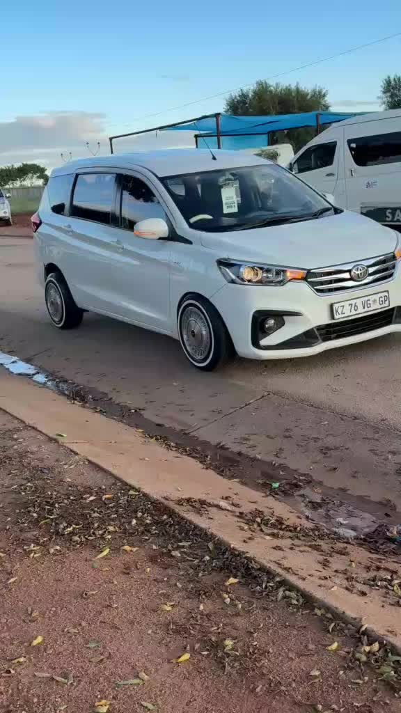 @Bra Less Stance Media