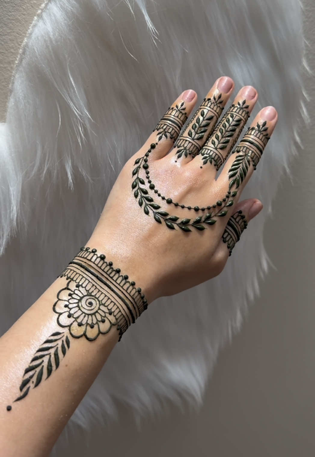 @charmsofmehandi