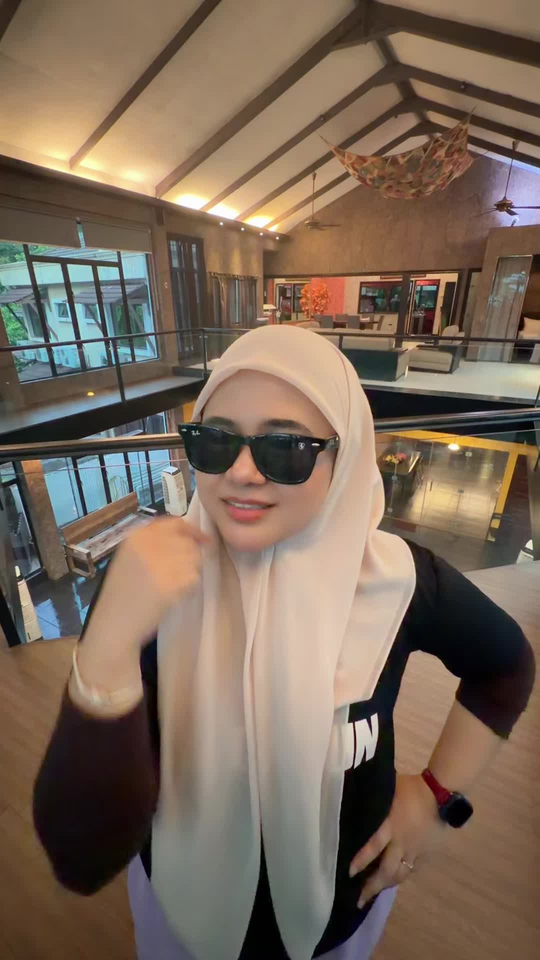 @EllaDelulu