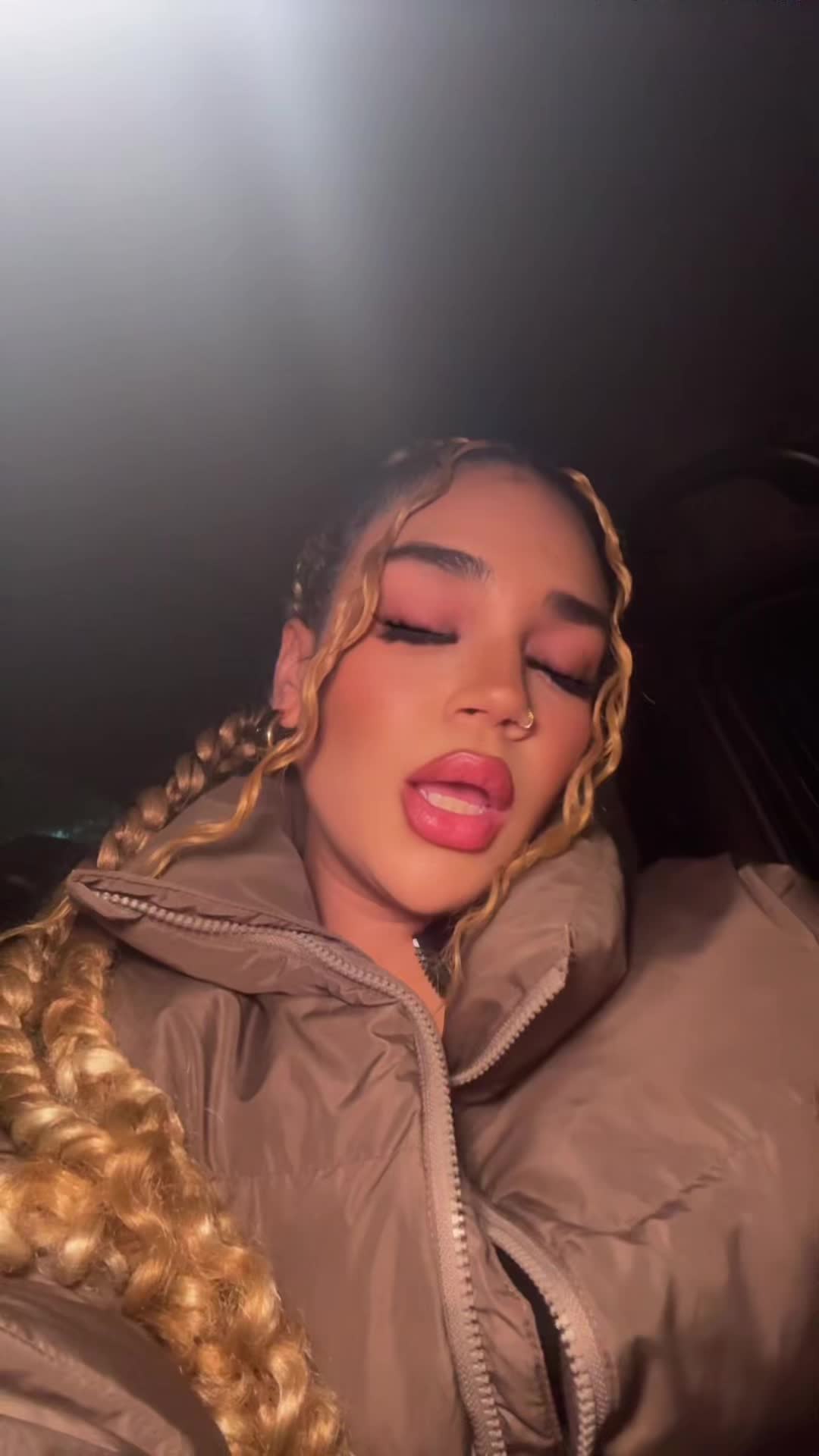 @Ari ✨