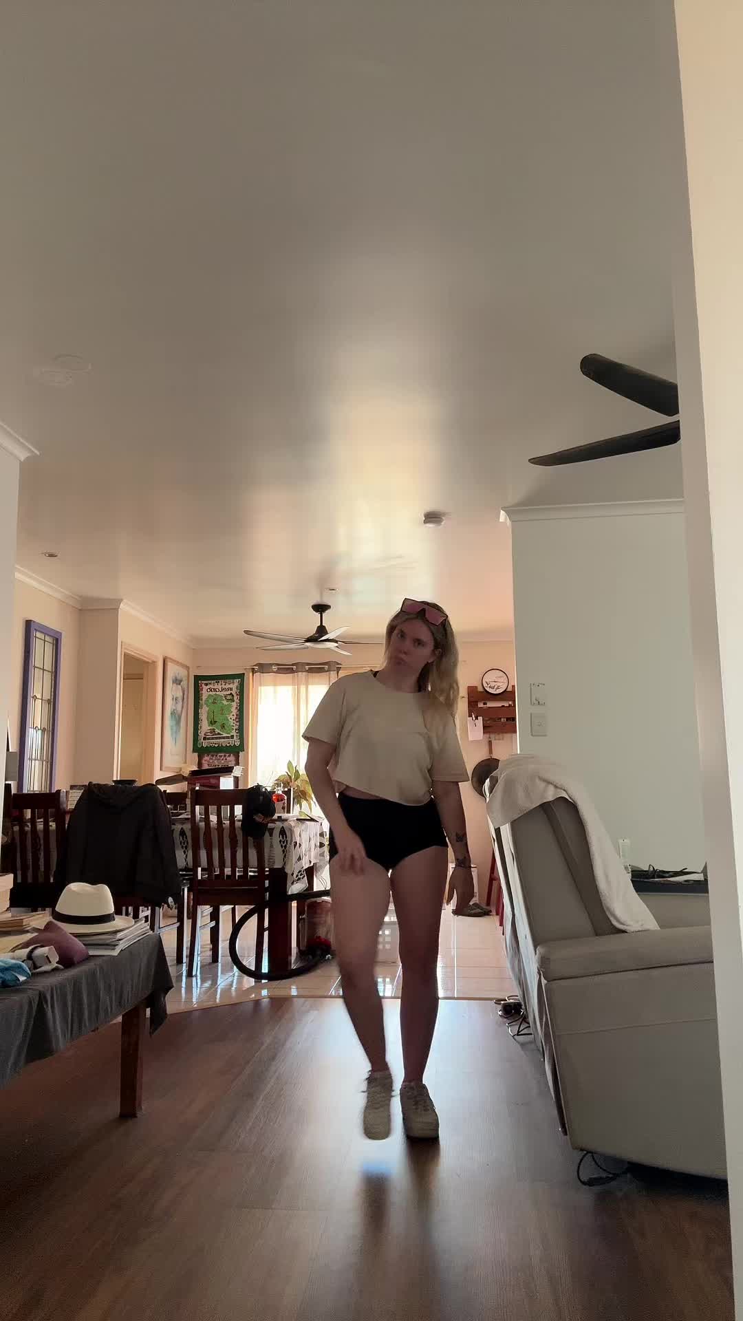 @Em𑣲