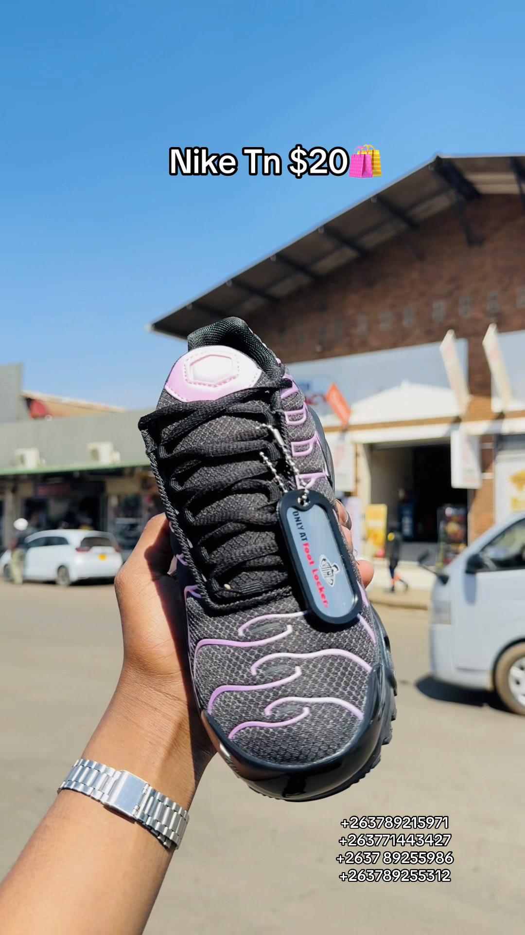 @Platinum Sneakers 👟