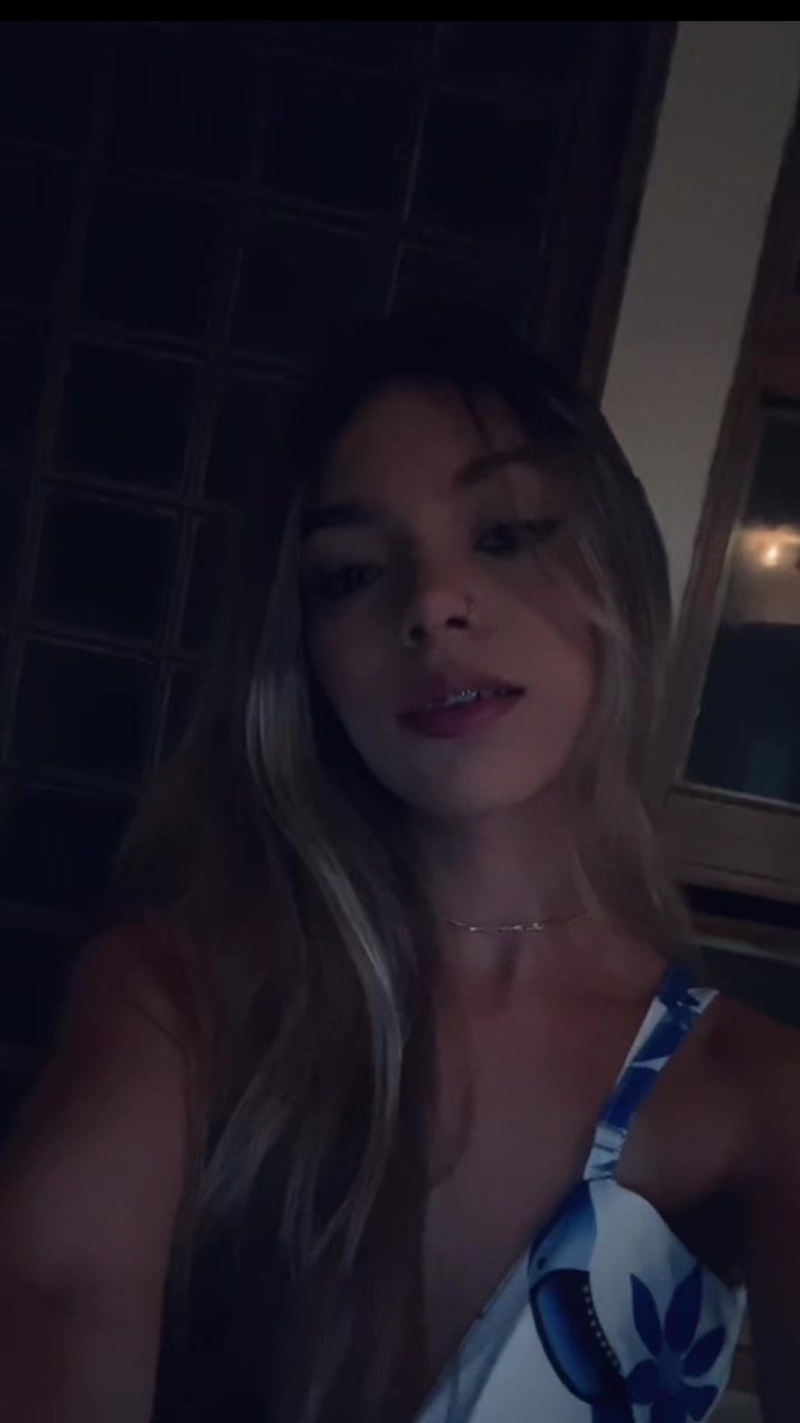 @🏄🏻&zwj;♀️