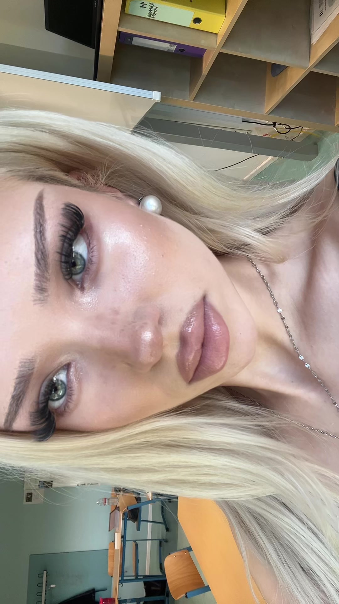@аня