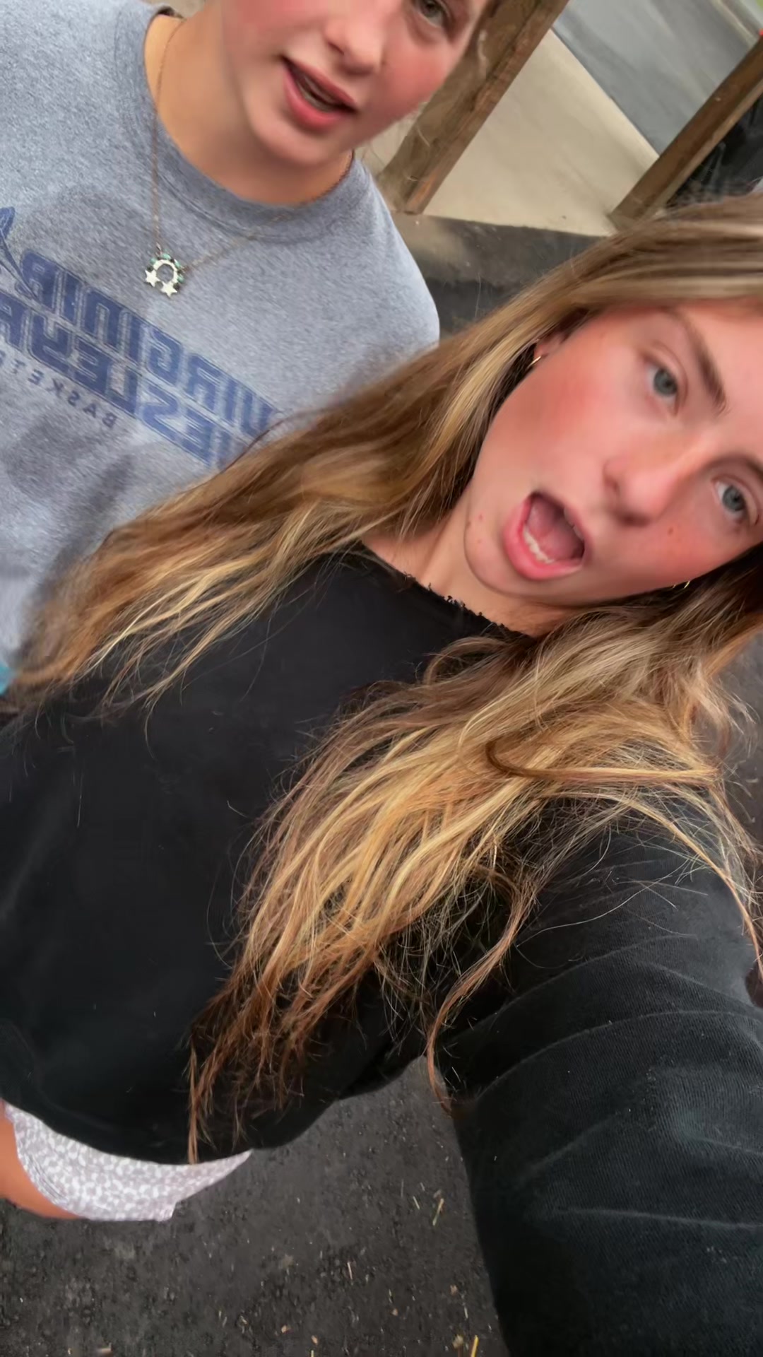 @lily$