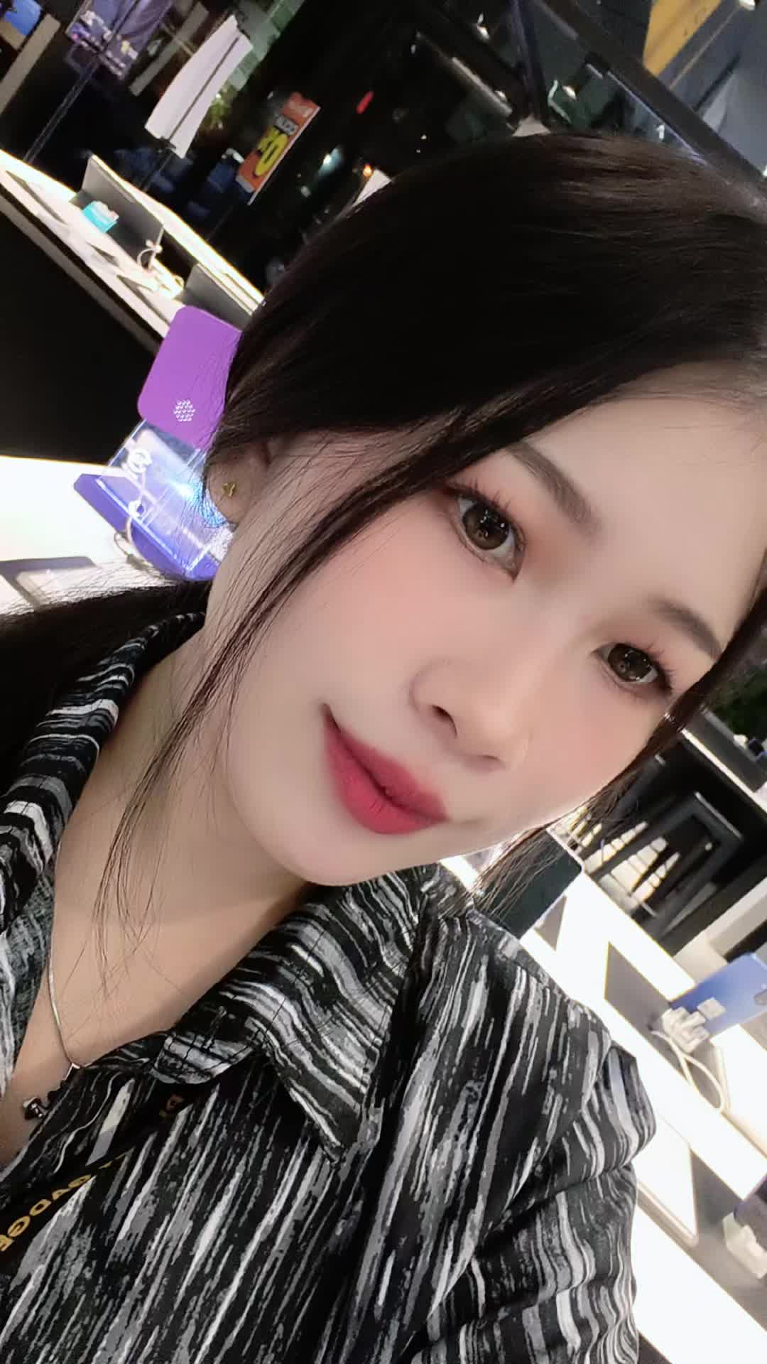 @Jeenayy
