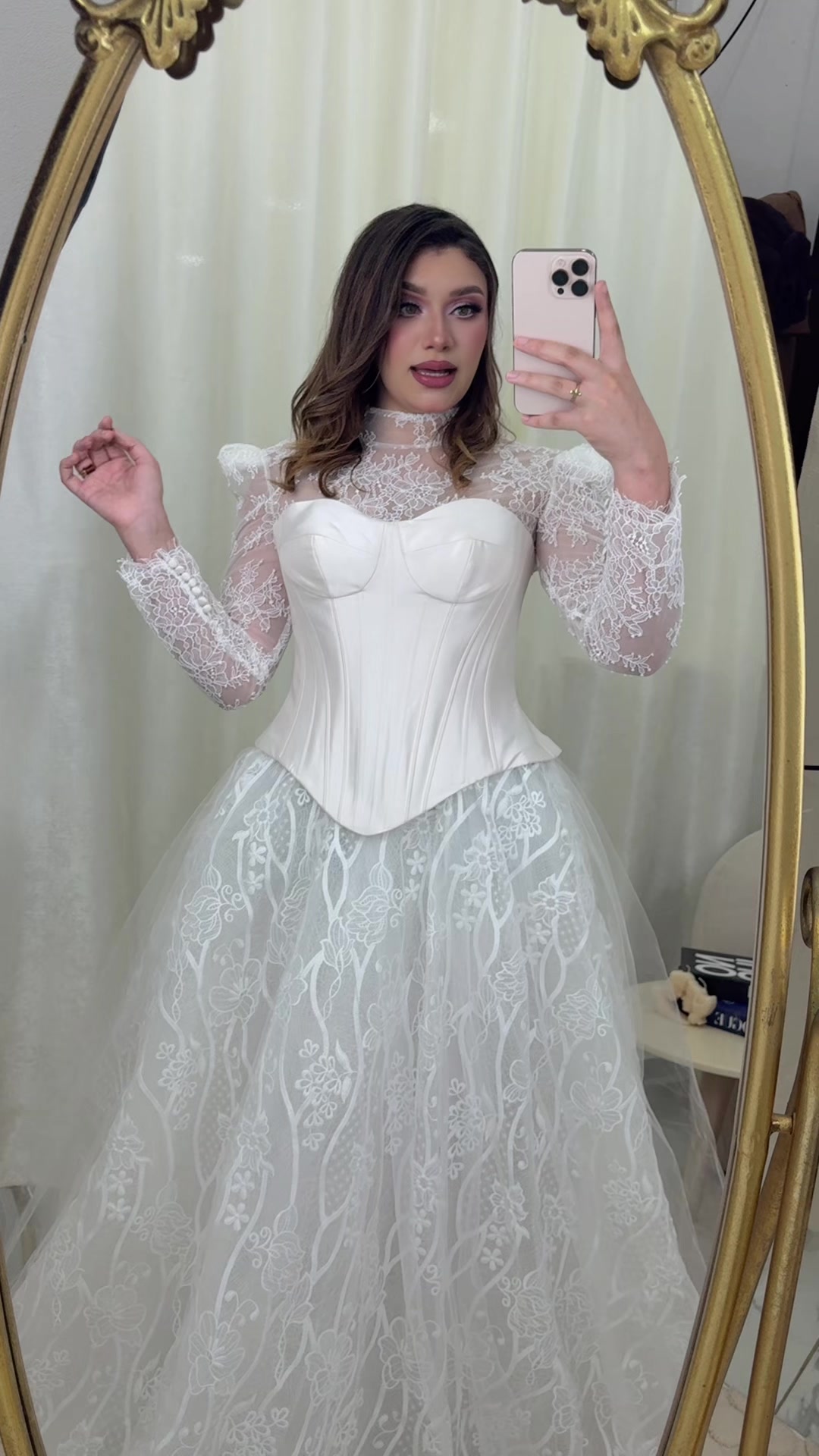 @Miss aniqa 24