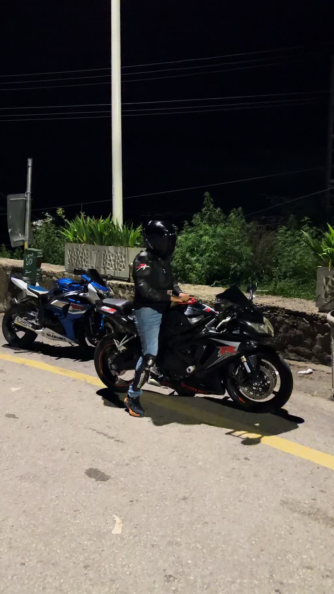 @Qamar Biker ๐