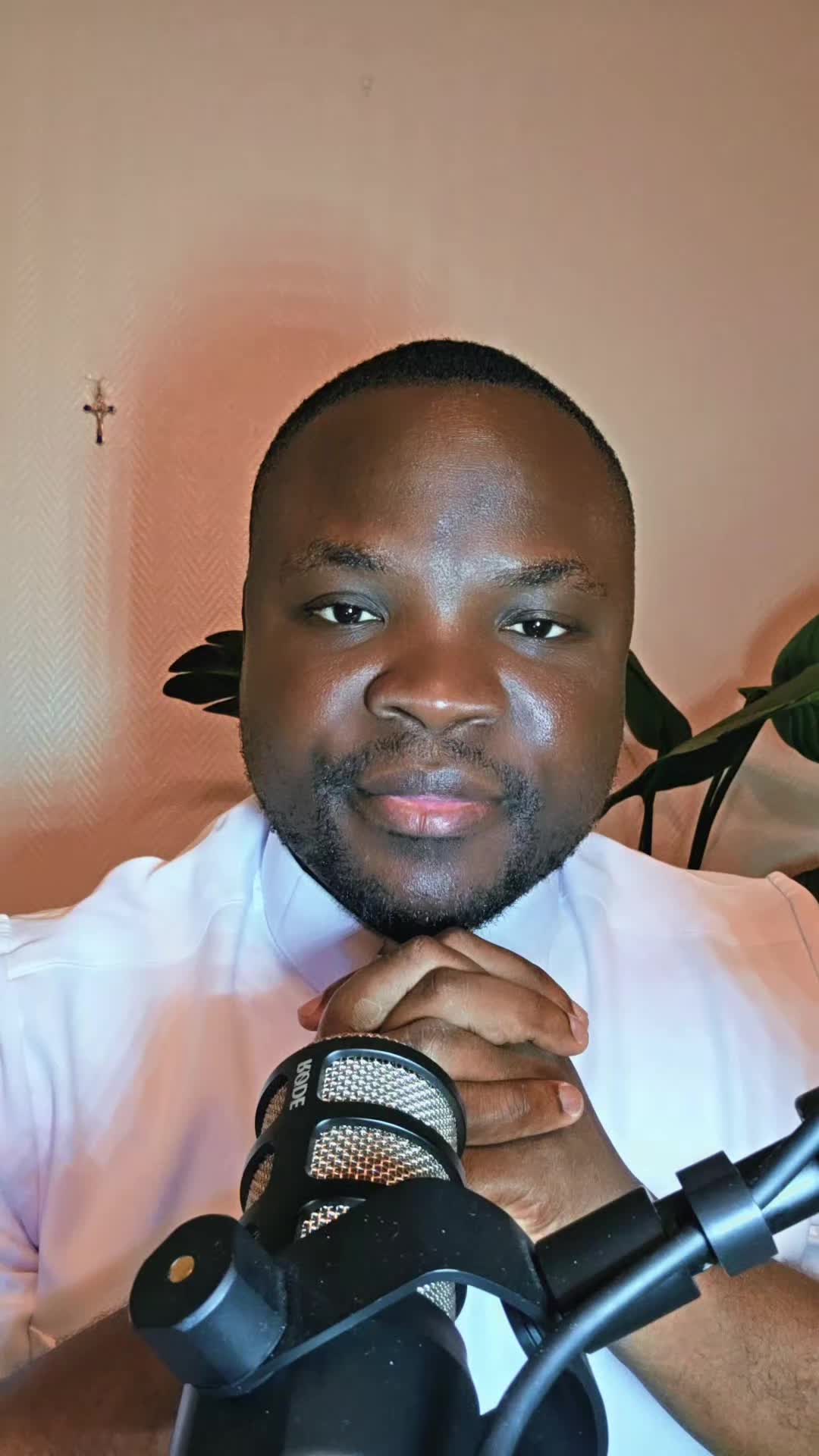 @Padre Précieux 🇨🇵🇻🇦