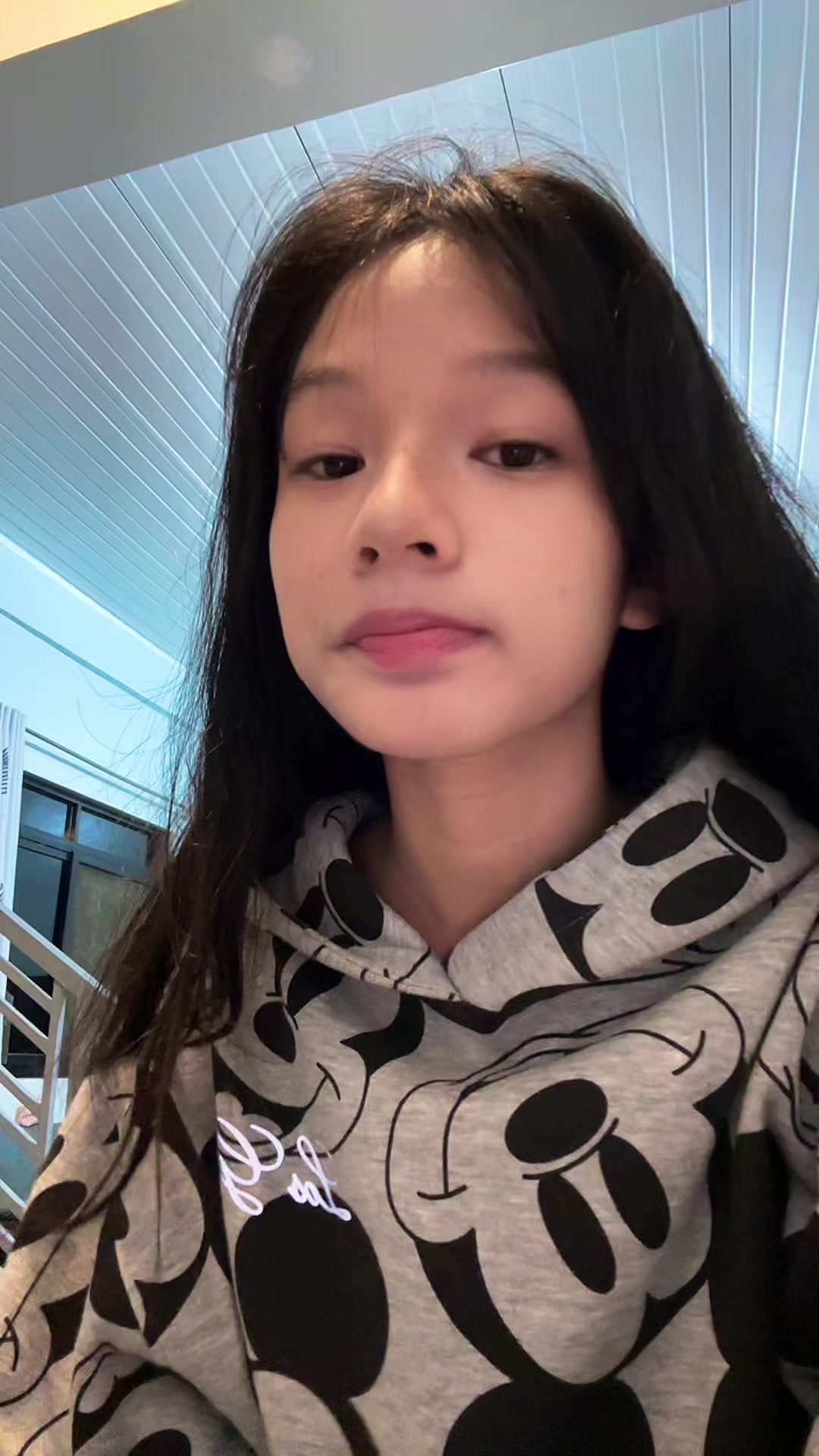 @litchownie.