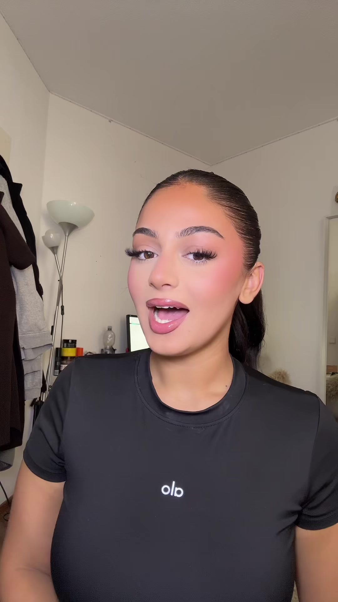 @Niousha