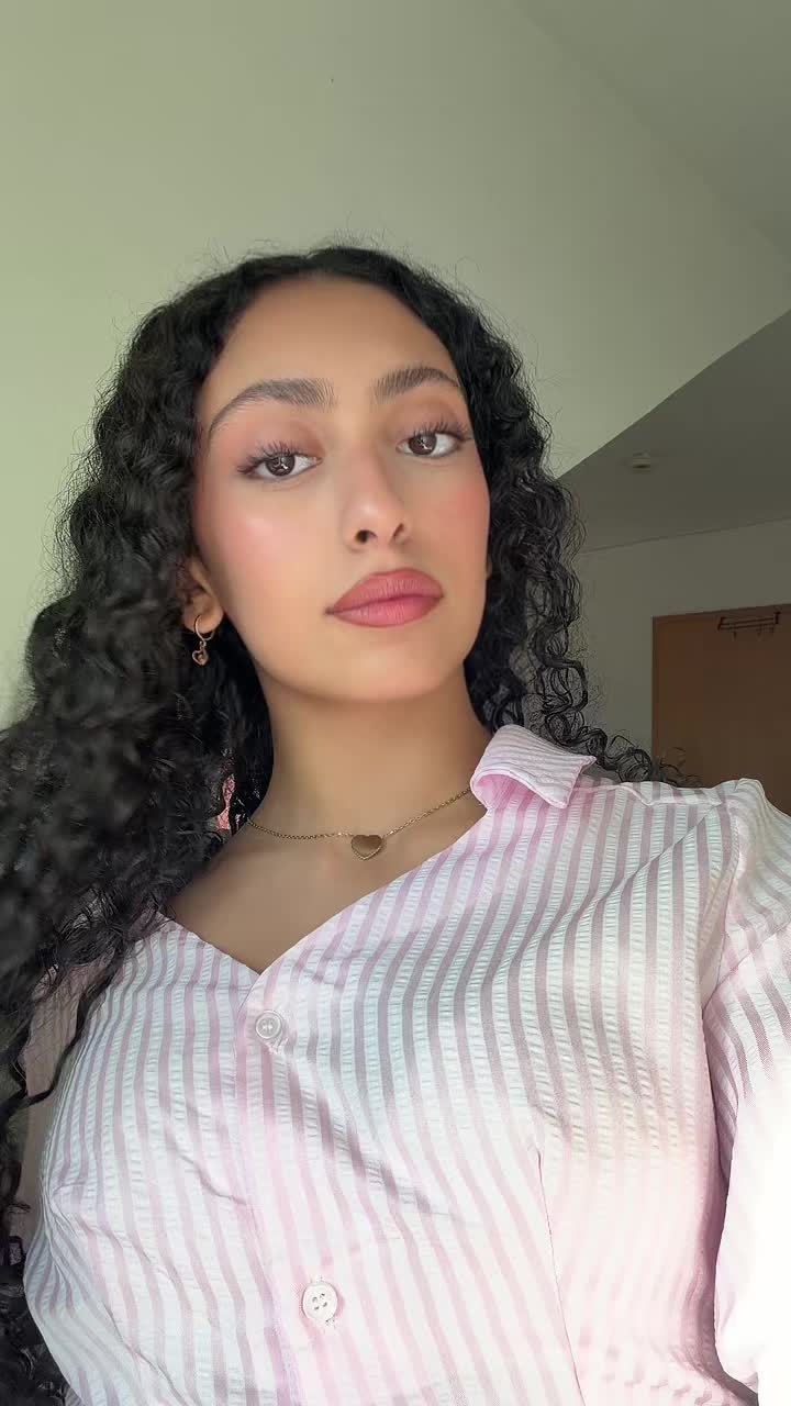 @𝐄