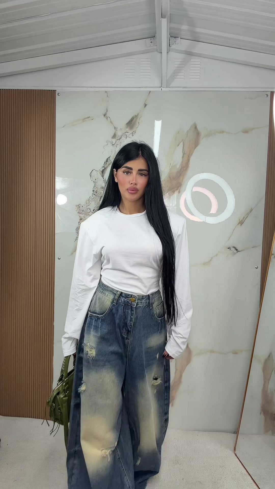 @Iconic look