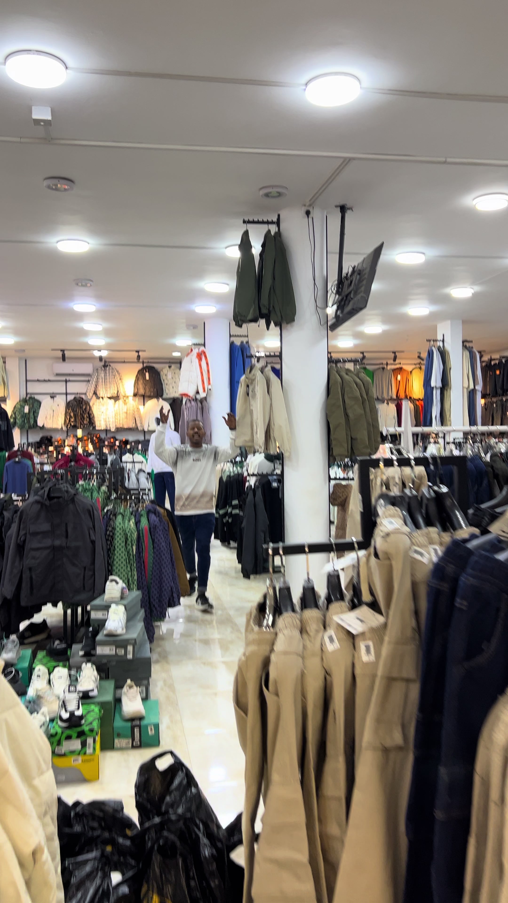 @معتز لملابس الشباب والاحذيه🛍️