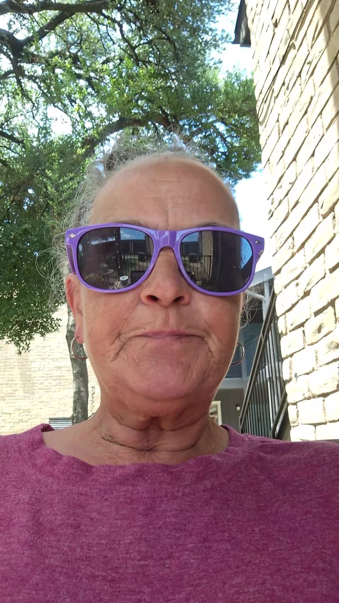 @granny at kitchen table 🎼🎵❌️