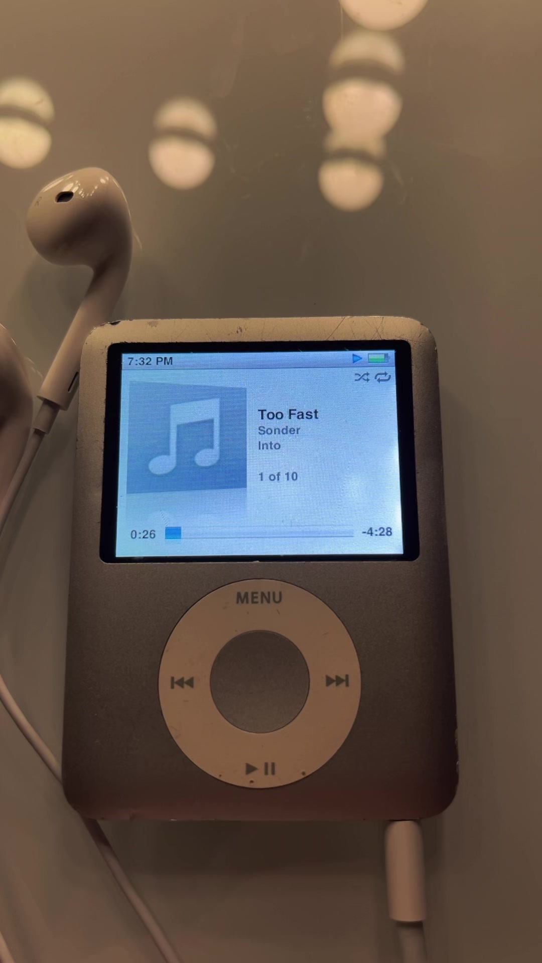 @🎧