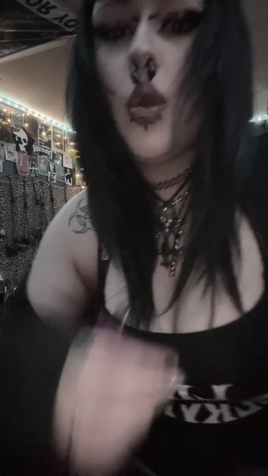 @🧟♀️ ☣︎ ☠︎︎ ☣︎🧟♀️