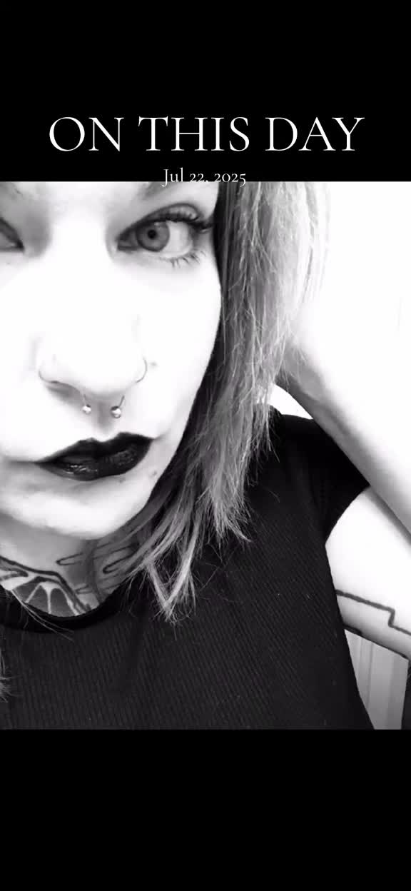 @Lacey.🔮🖤♒️