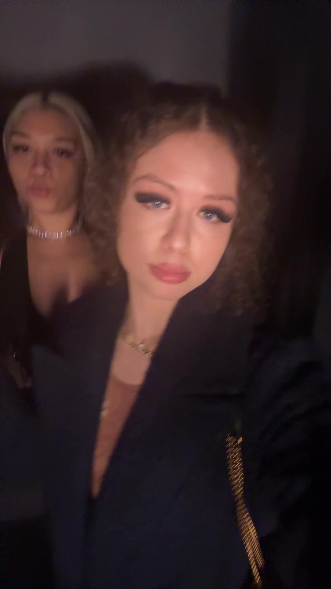 @juliaminaj