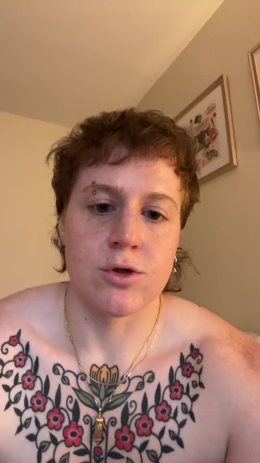 @lesbianlifts