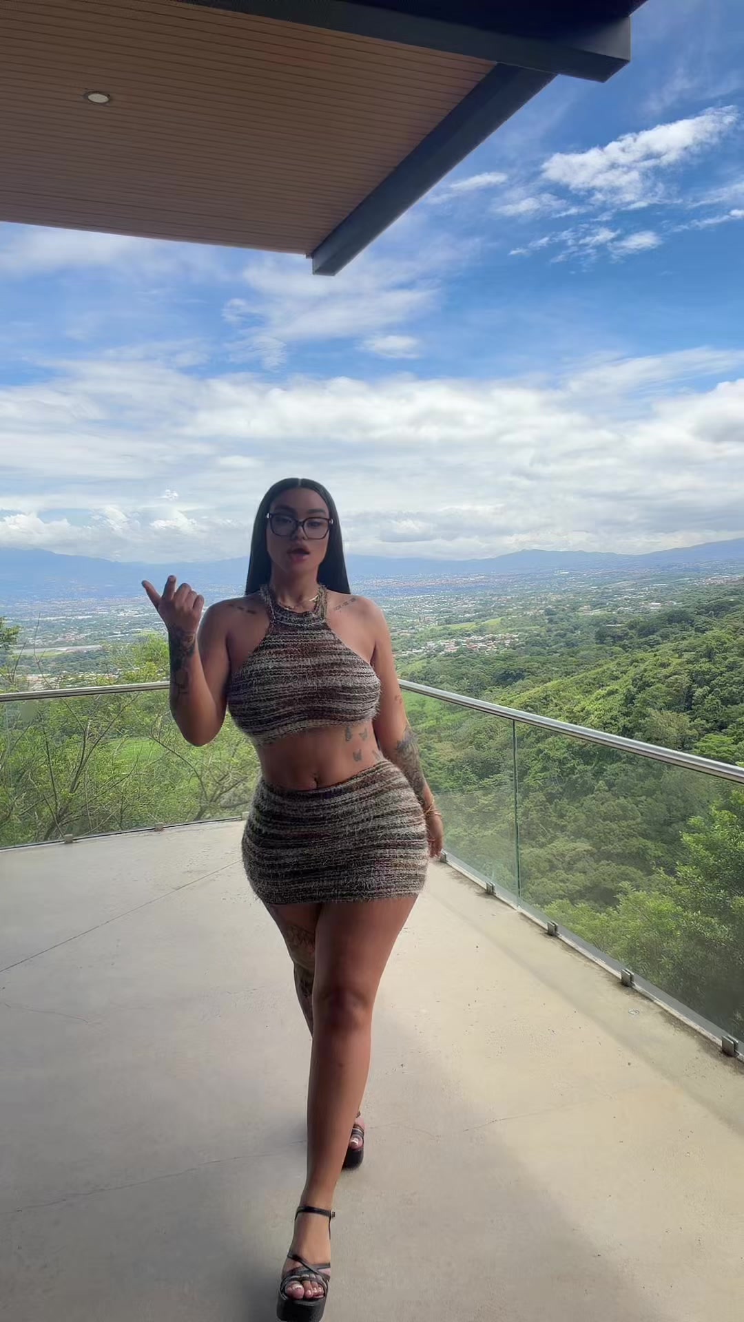 @Tatiqueenoficial 🦋