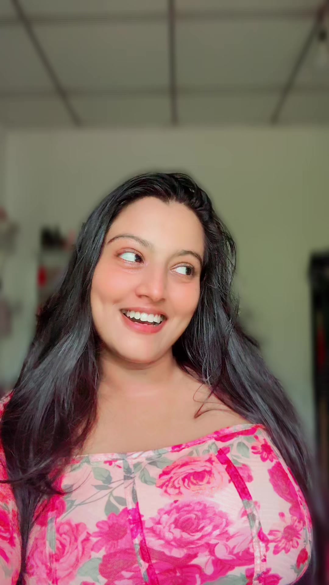 @Tharu🦄💜