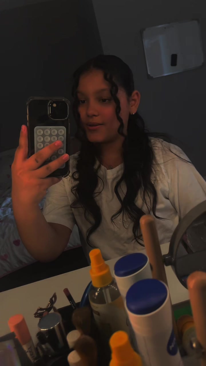 @𝓔𝓵𝓮𝓷𝓪 🖤