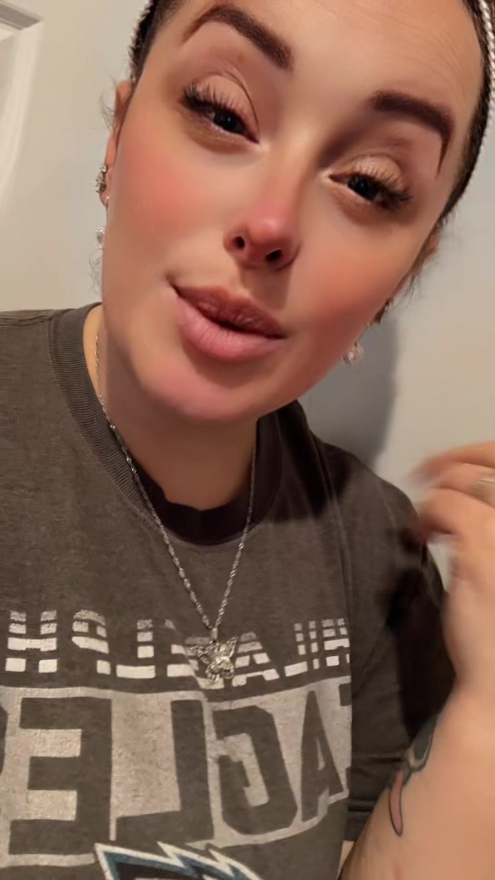 @JustASmallTownGirl🩷💜
