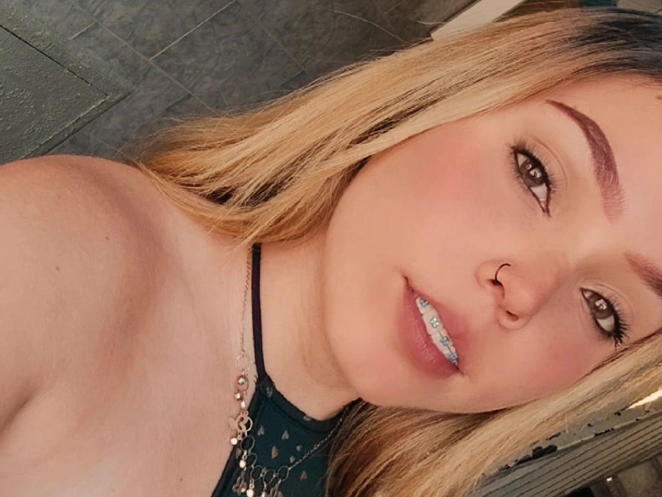 @NAHOMI ROJAS🌻✨