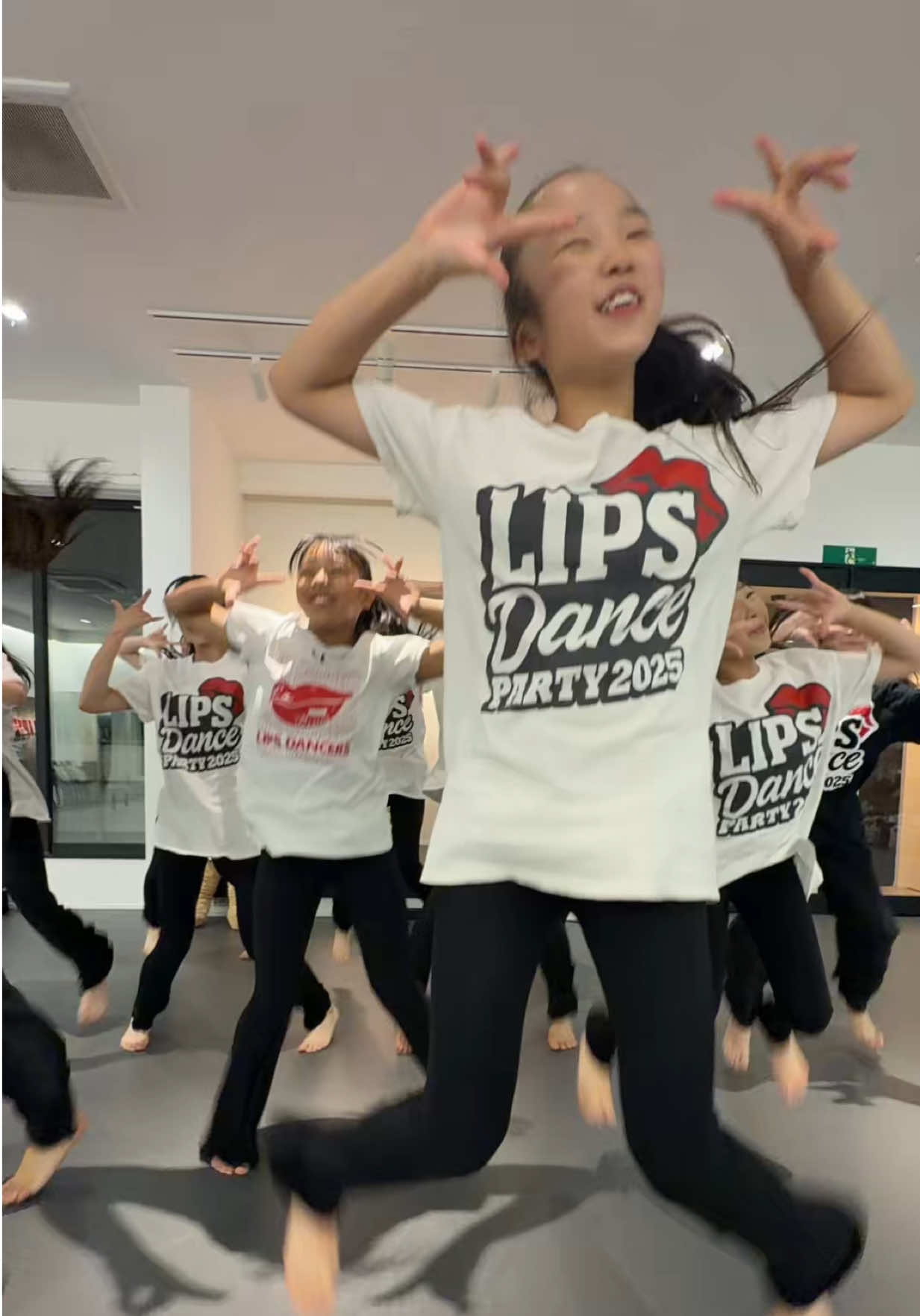 @Lips Dance School