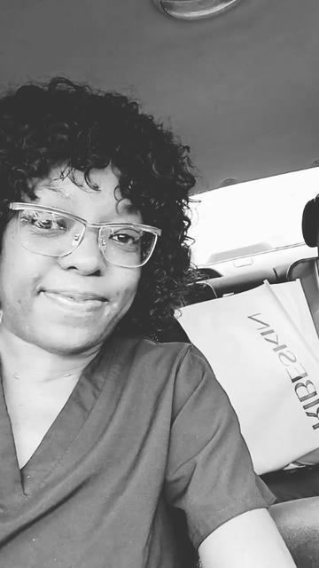 @👑April Darnette💜