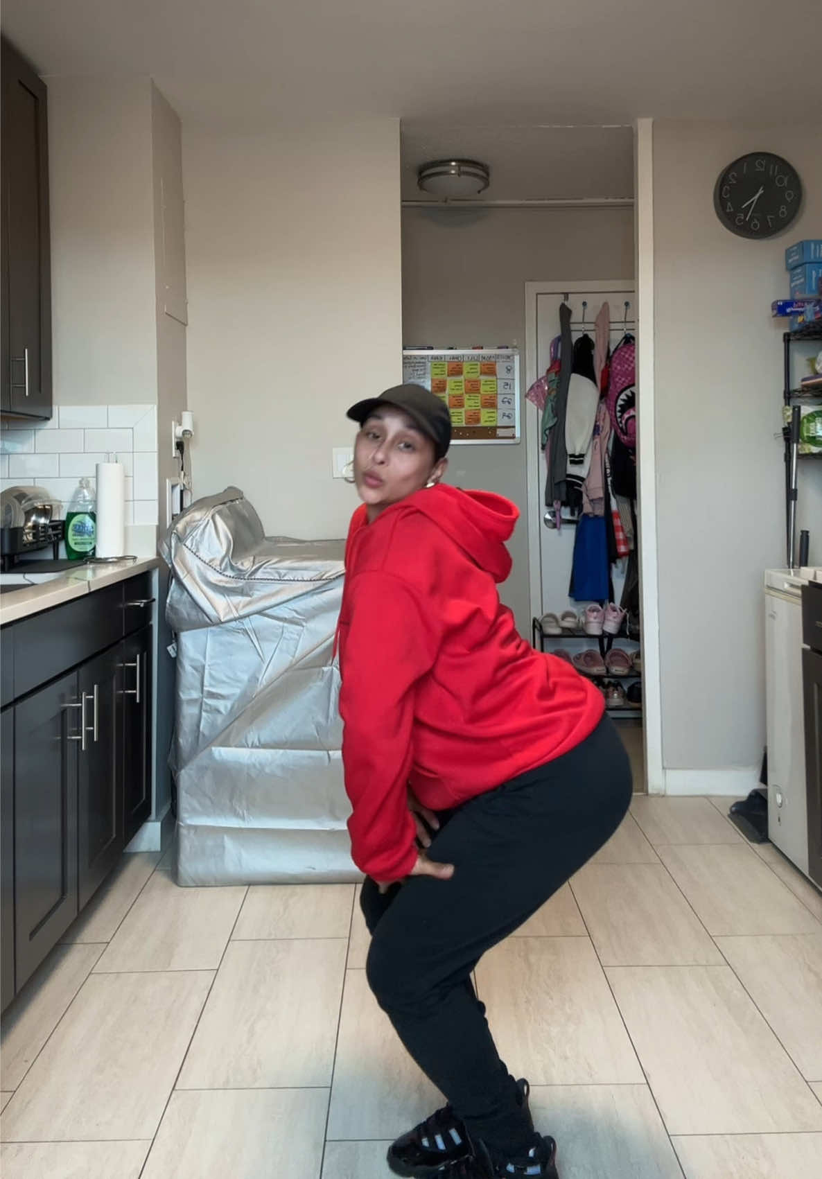 @momof4