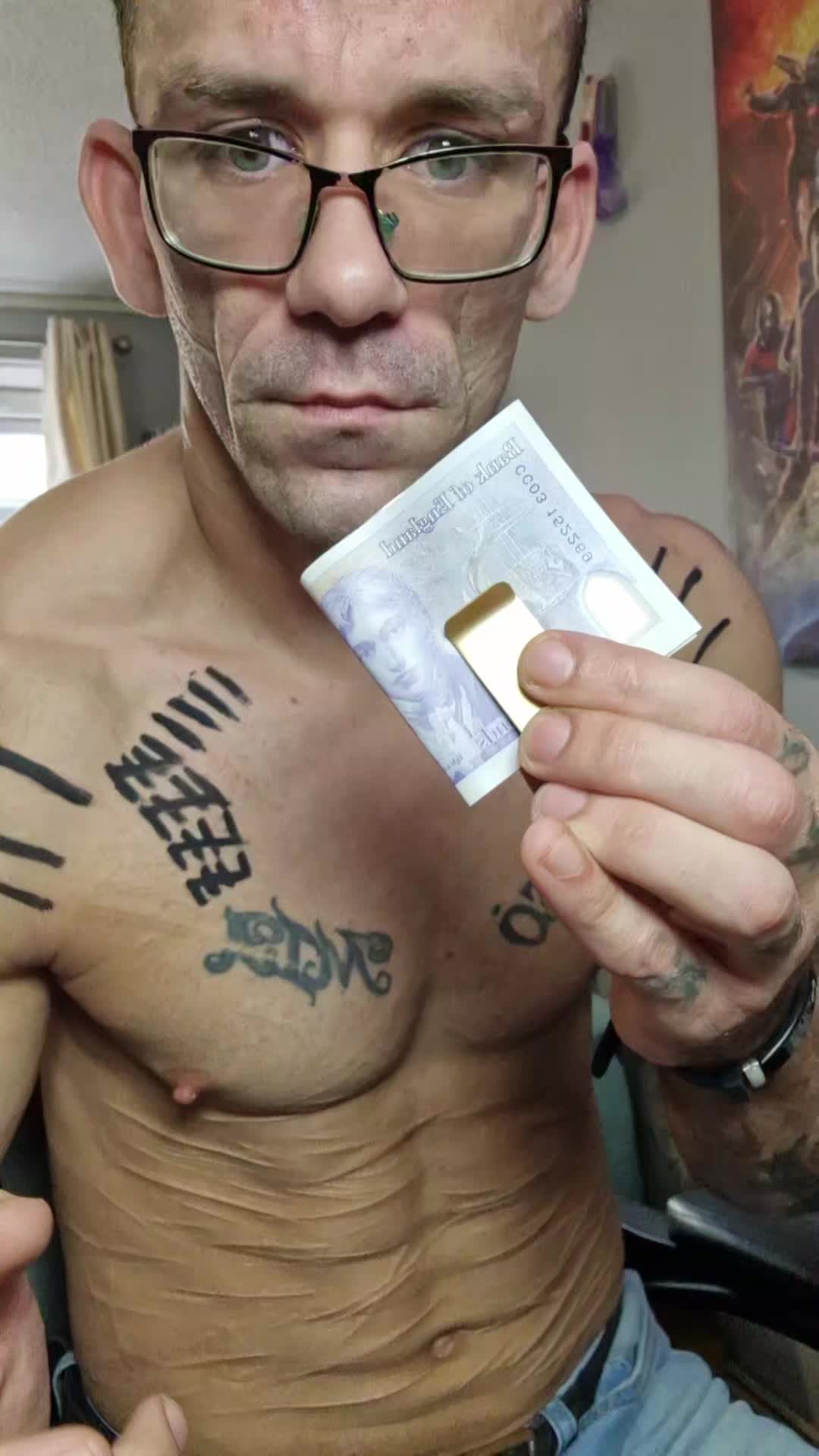 @Michael Lloyd/bodybuilder
