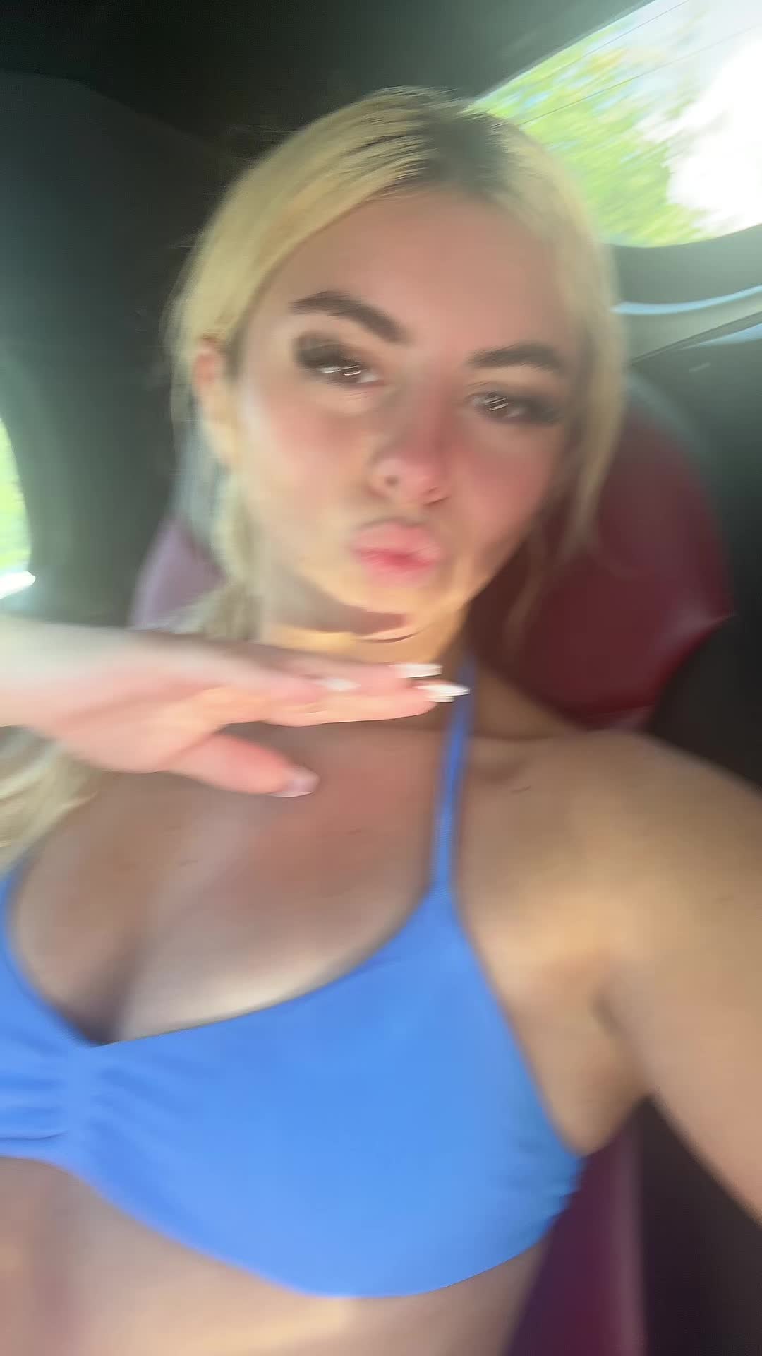 @Valianna Rose