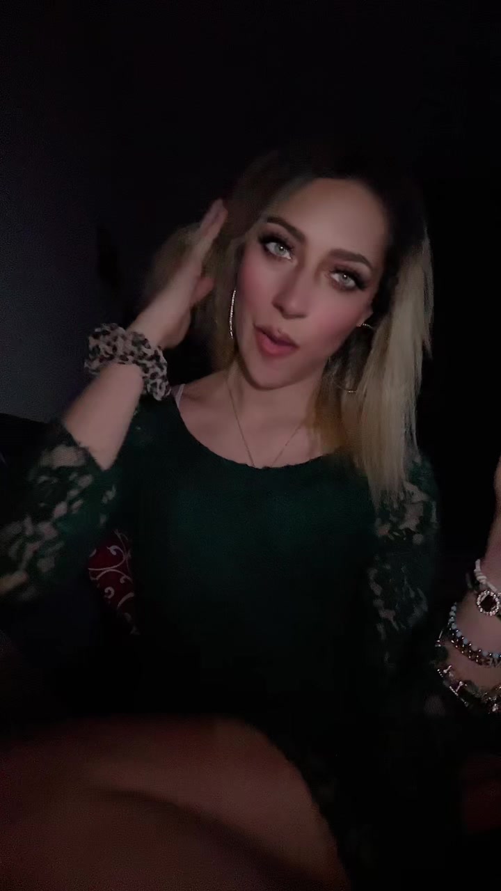 @Claudia🖤