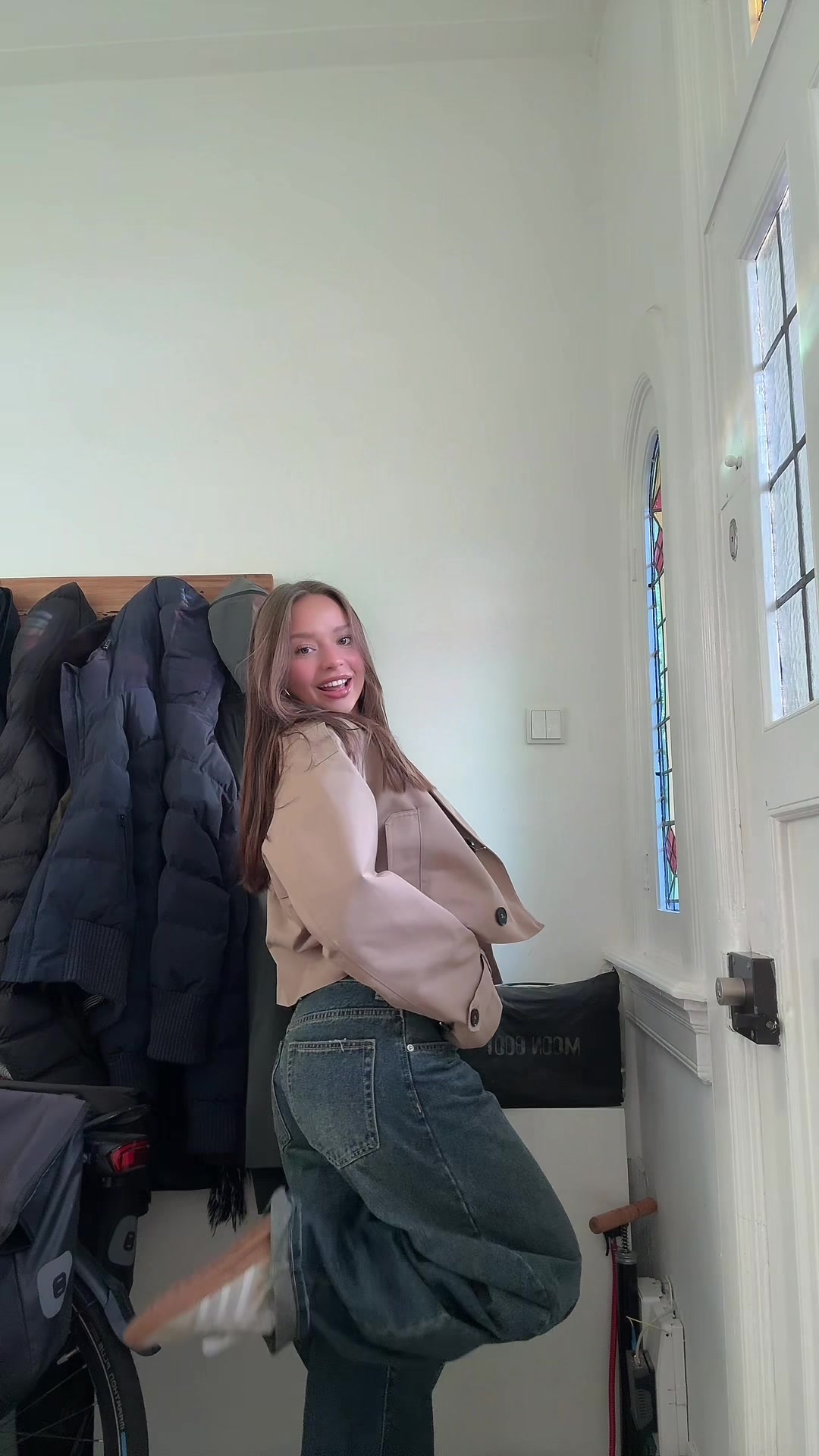 @<33